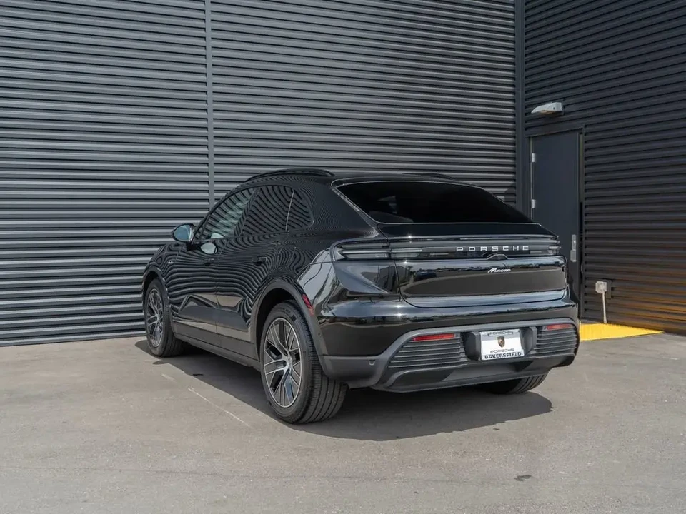 2025 Porsche Macan Electric - Image 3 of 13