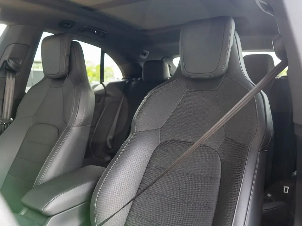 2025 Porsche Macan Electric - Image 4 of 13