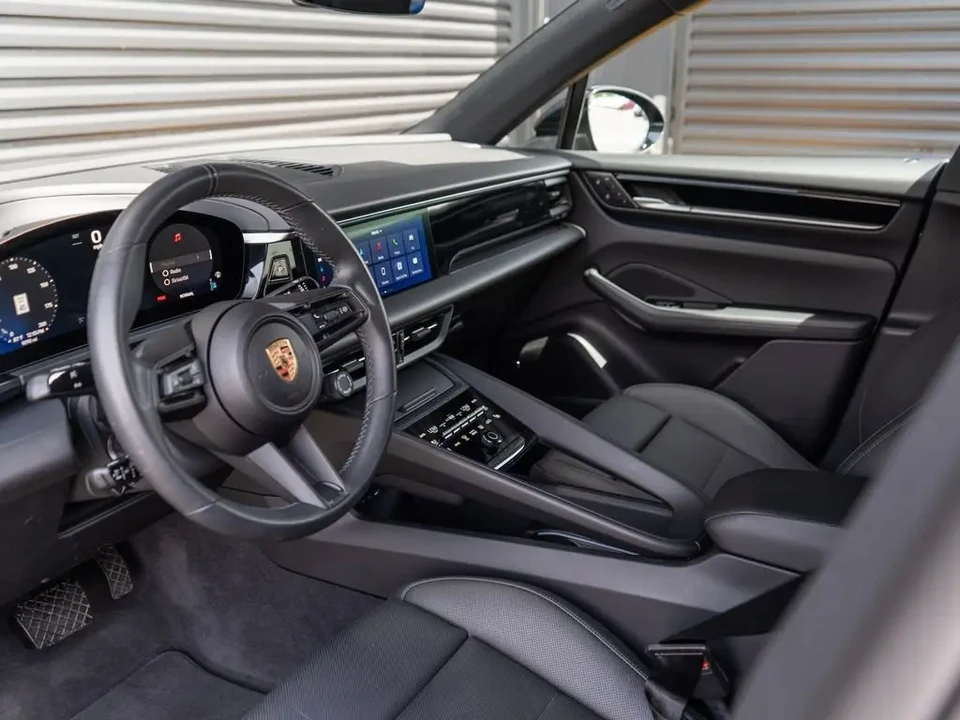 2025 Porsche Macan Electric - Image 5 of 13