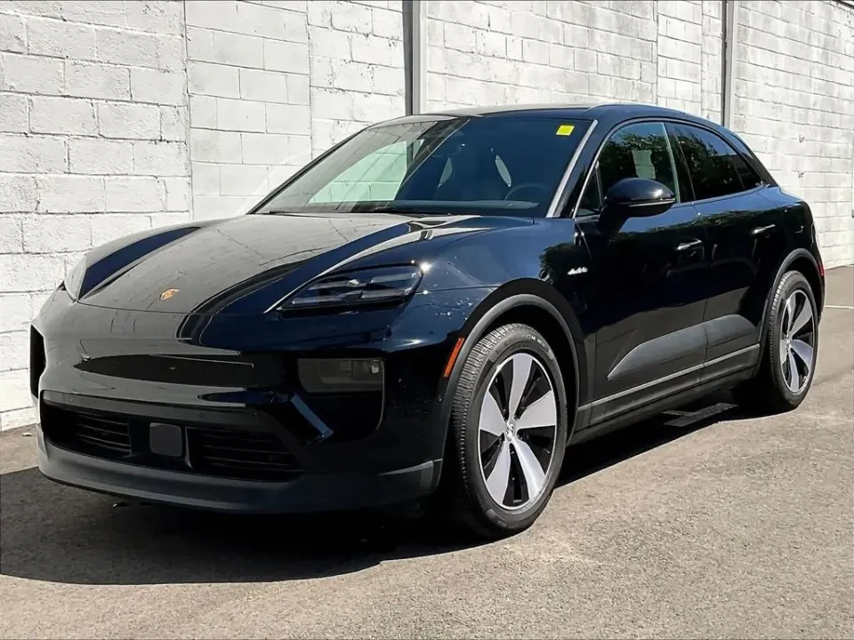 2025 Porsche Macan Electric - Image 11 of 13