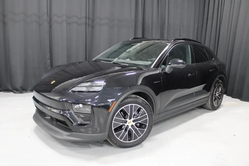 2025 Porsche Macan Electric - Image 13 of 13