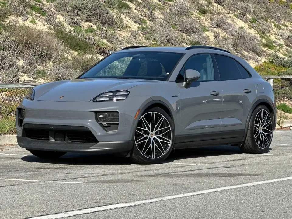 2025 Porsche Macan Electric - Image 13 of 14