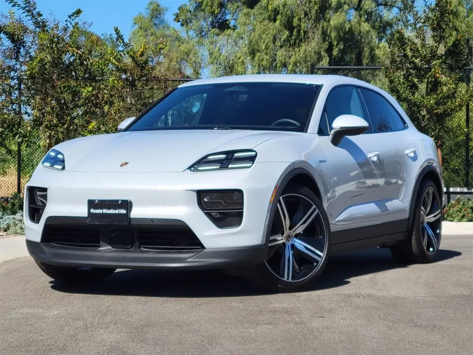 2025 Porsche Macan Electric - Image 14 of 14