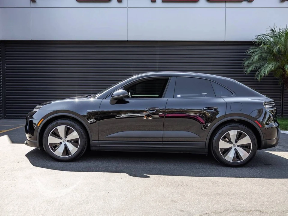 2025 Porsche Macan Electric - Image 2 of 5