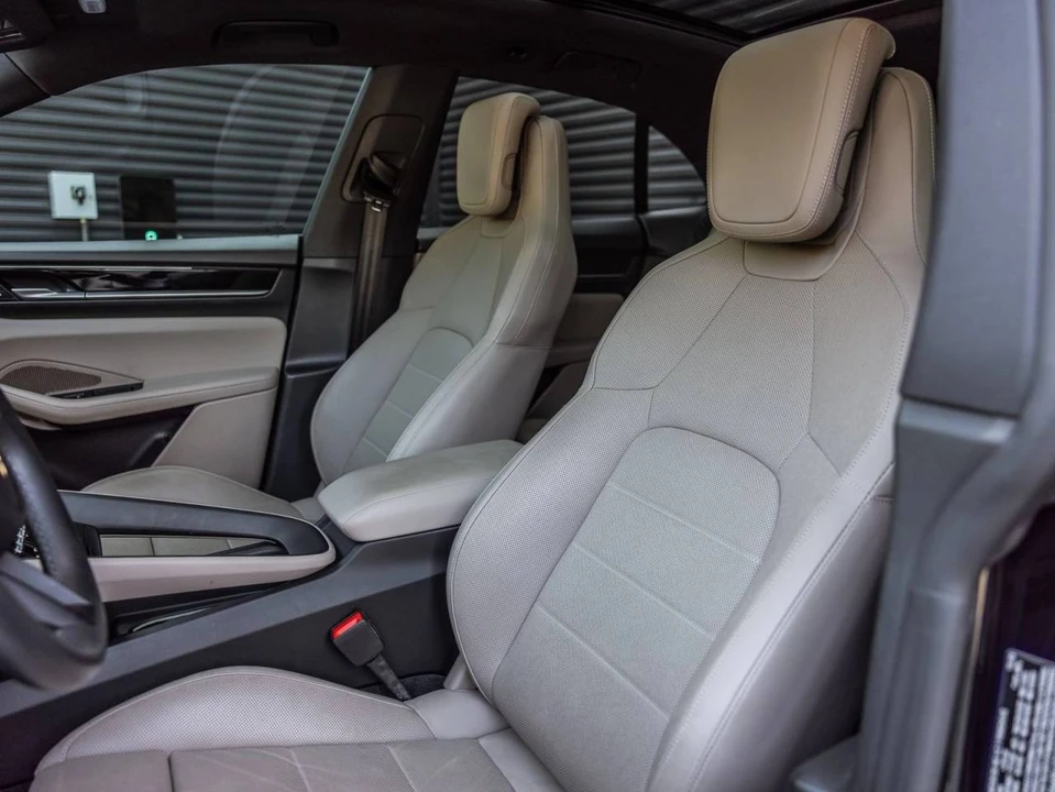 2025 Porsche Macan Electric - Image 5 of 5
