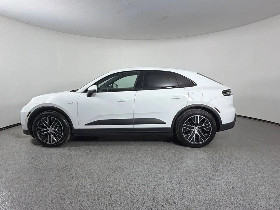 2025 Porsche Macan Electric - Image 2 of 5