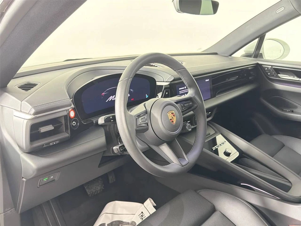 2025 Porsche Macan Electric - Image 4 of 5