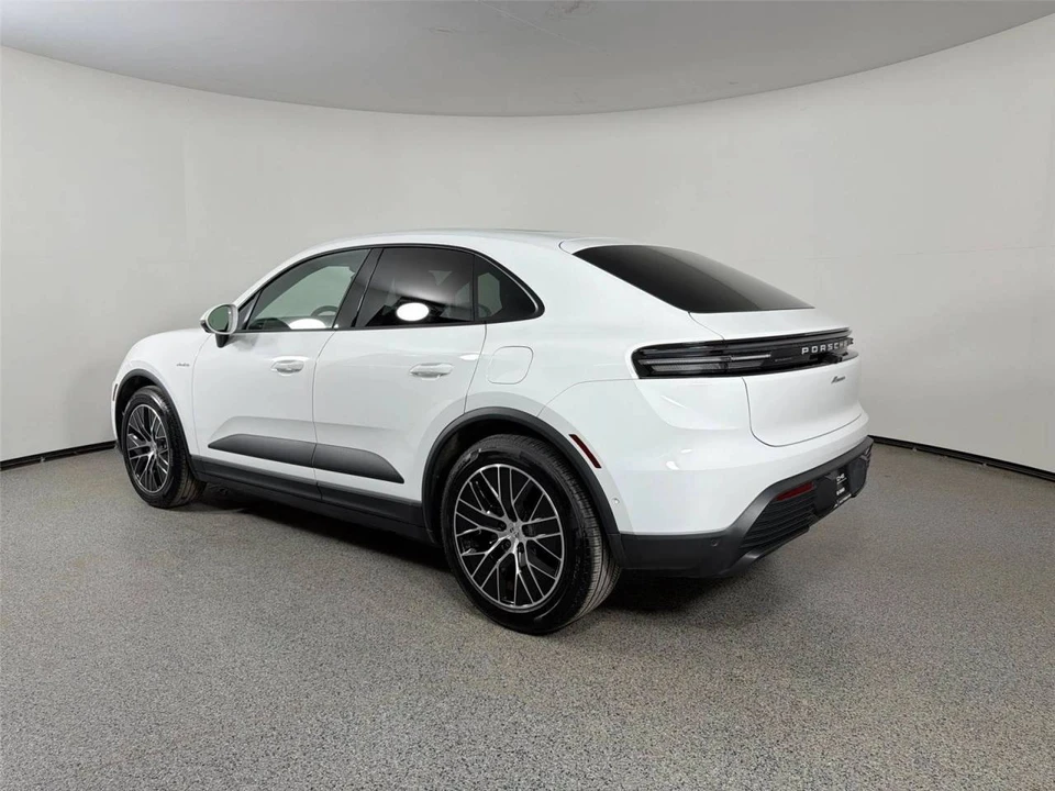 2025 Porsche Macan Electric - Image 3 of 5
