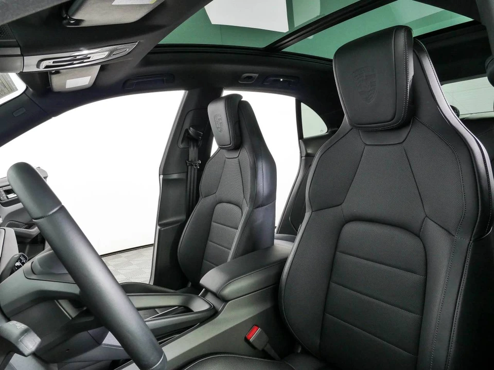 2025 Porsche Macan Electric - Image 5 of 5
