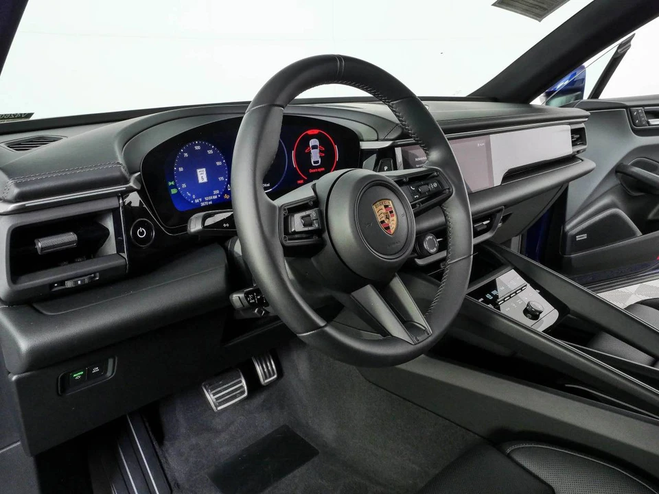 2025 Porsche Macan Electric - Image 4 of 5