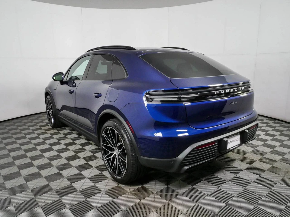 2025 Porsche Macan Electric - Image 3 of 5