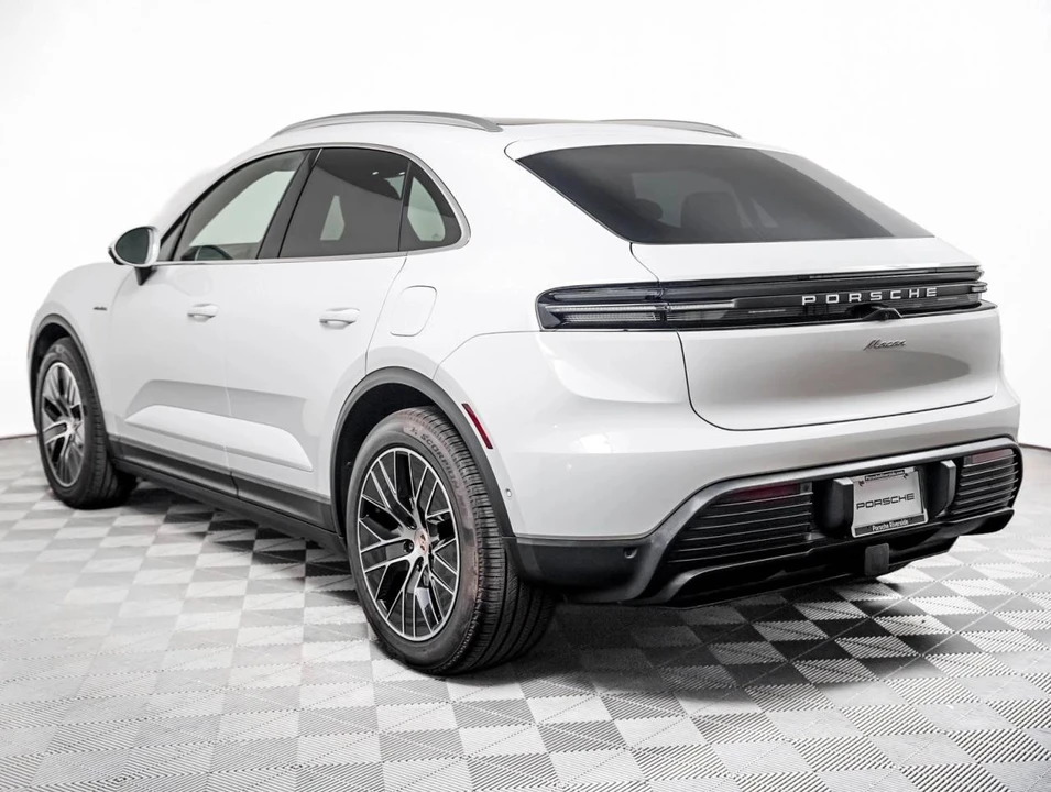 2025 Porsche Macan Electric - Image 3 of 5