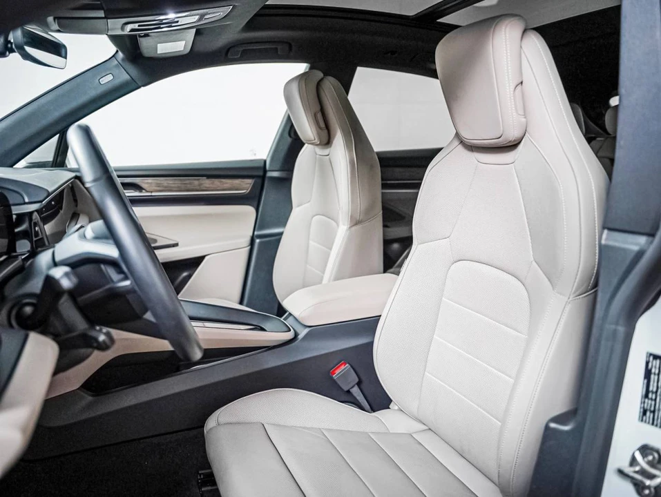 2025 Porsche Macan Electric - Image 5 of 5