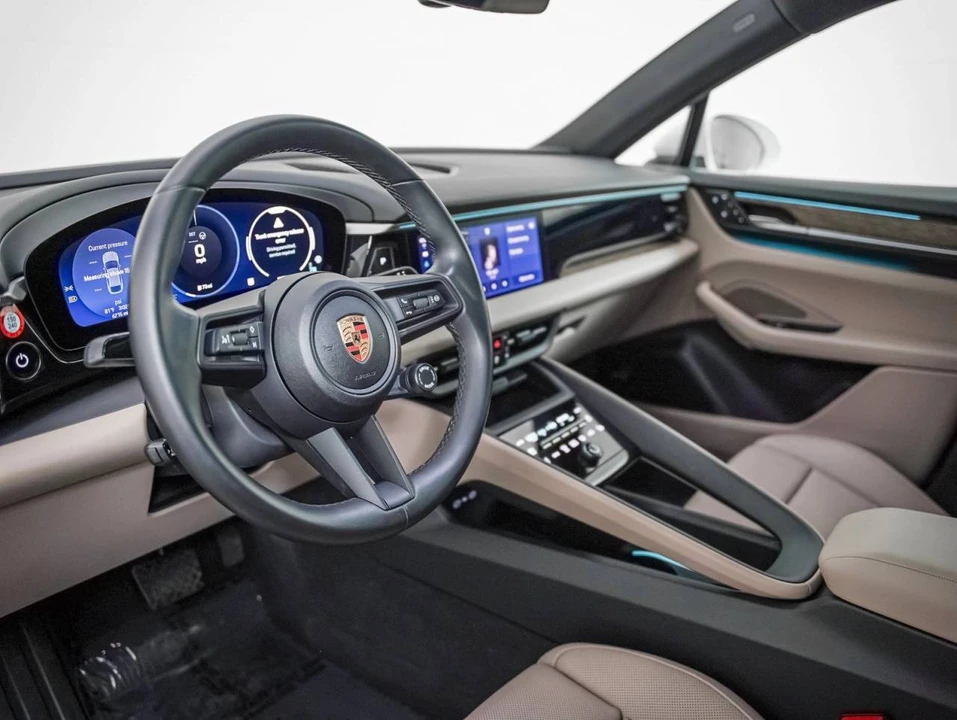 2025 Porsche Macan Electric - Image 4 of 5
