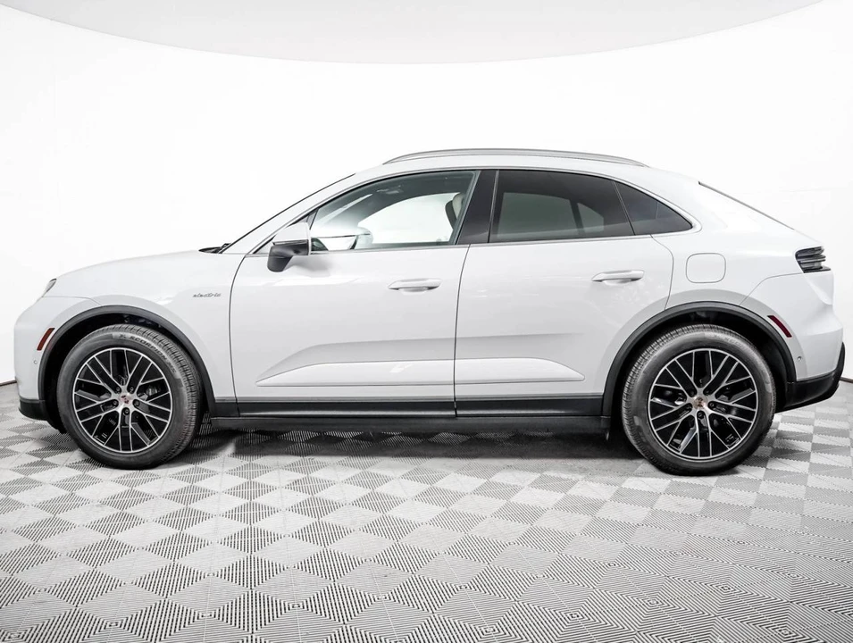 2025 Porsche Macan Electric - Image 2 of 5