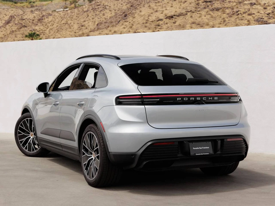 2025 Porsche Macan Electric - Image 3 of 4