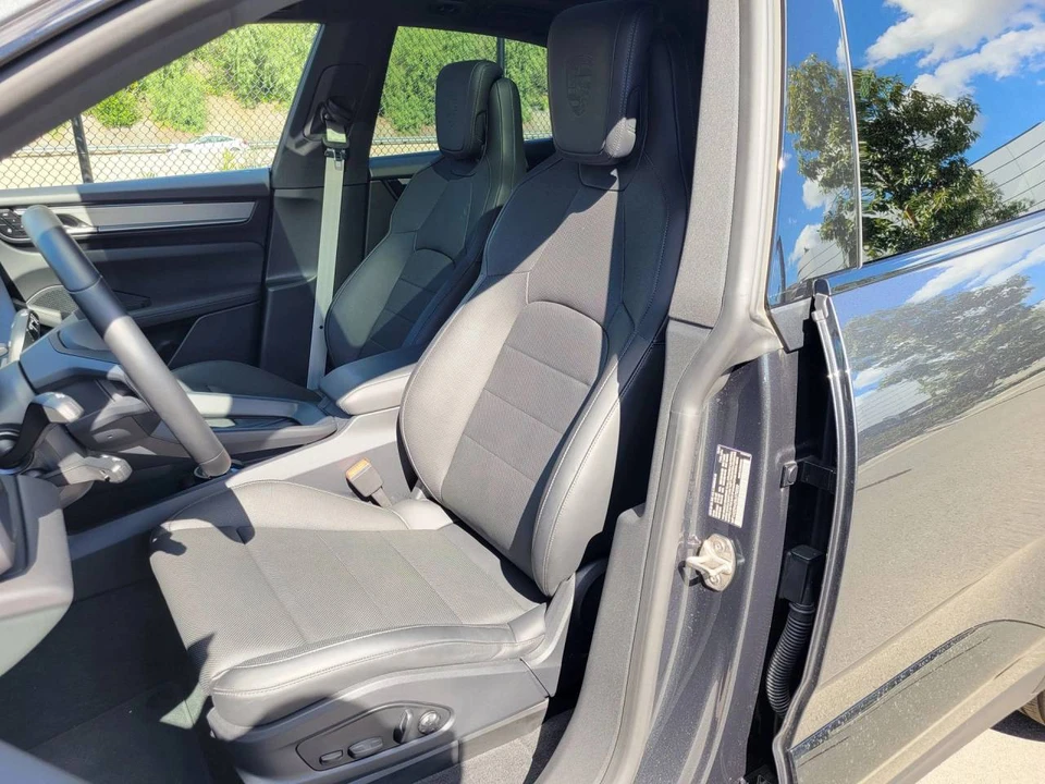 2025 Porsche Macan Electric - Image 5 of 5