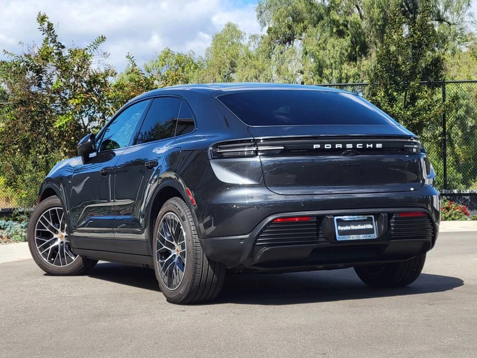 2025 Porsche Macan Electric - Image 3 of 5