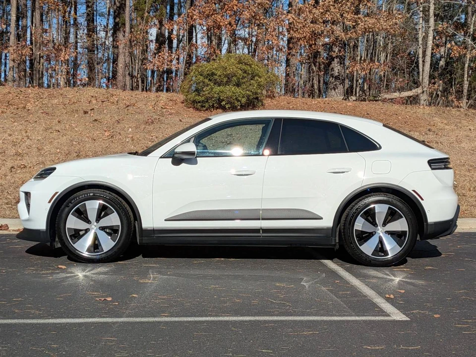 2025 Porsche Macan Electric - Image 2 of 5