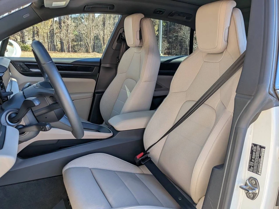 2025 Porsche Macan Electric - Image 5 of 5