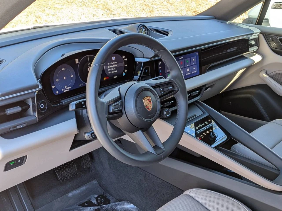 2025 Porsche Macan Electric - Image 4 of 5