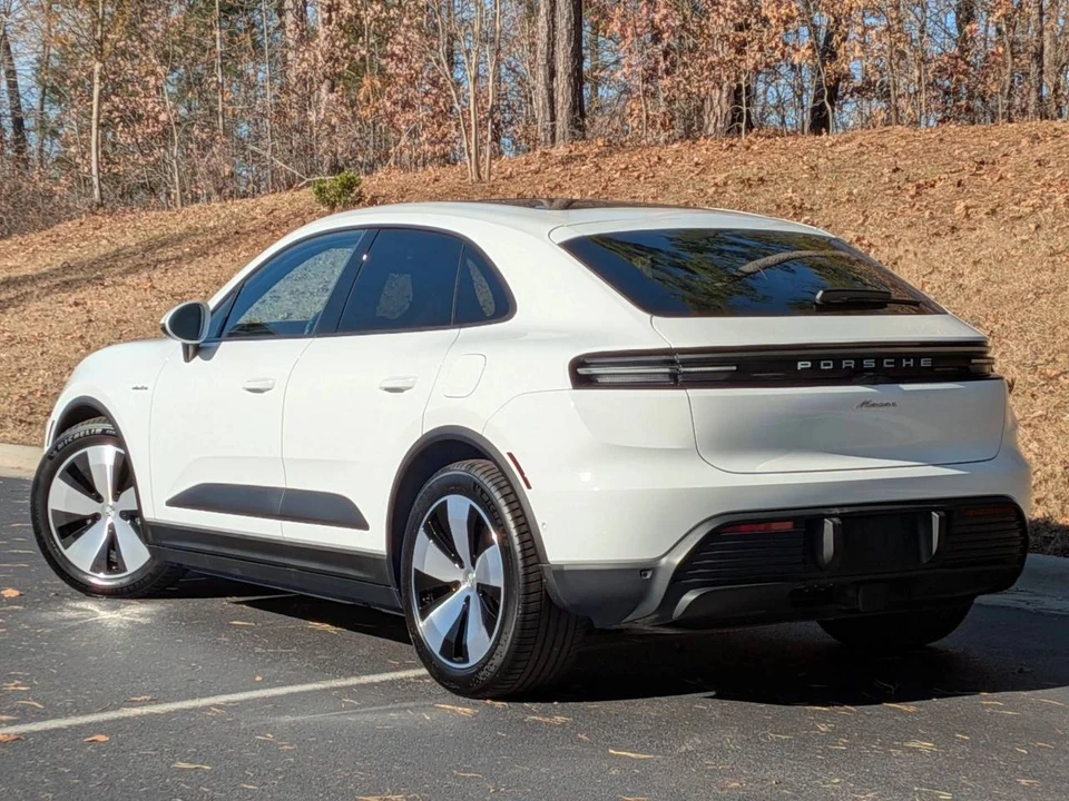 2025 Porsche Macan Electric - Image 3 of 5