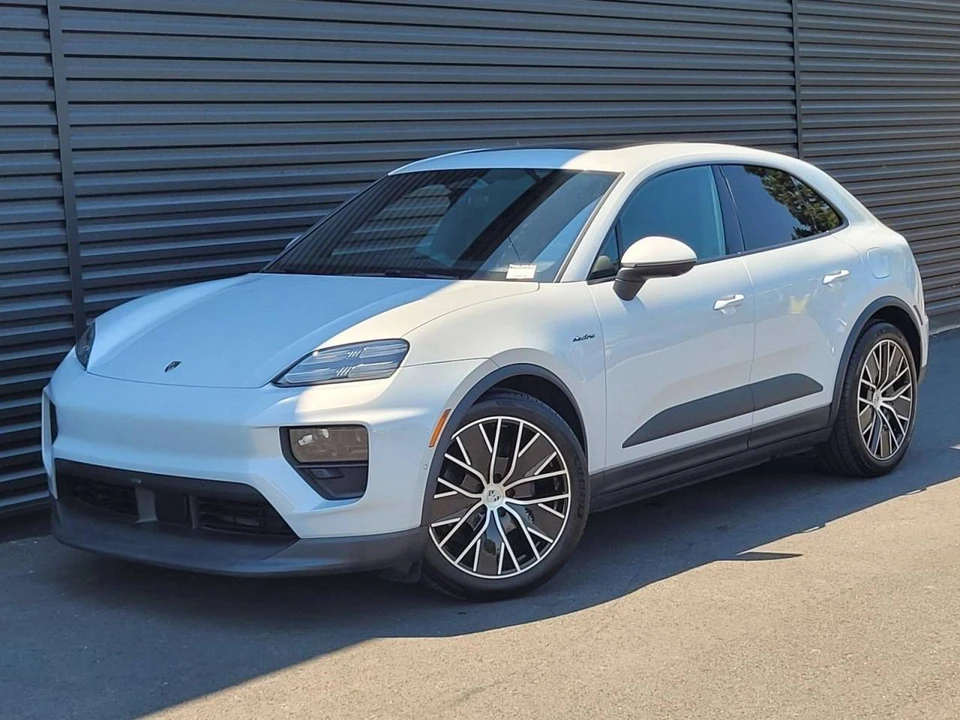 2025 Porsche Macan Electric - Image 2 of 5