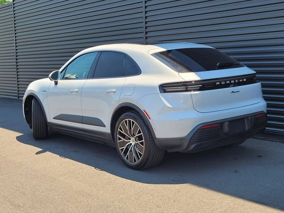 2025 Porsche Macan Electric - Image 4 of 5