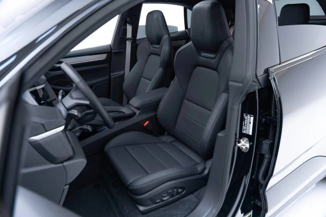 2025 Porsche Macan Electric - Image 5 of 5
