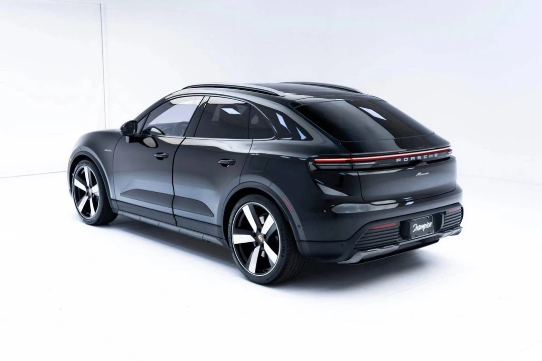 2025 Porsche Macan Electric - Image 3 of 5