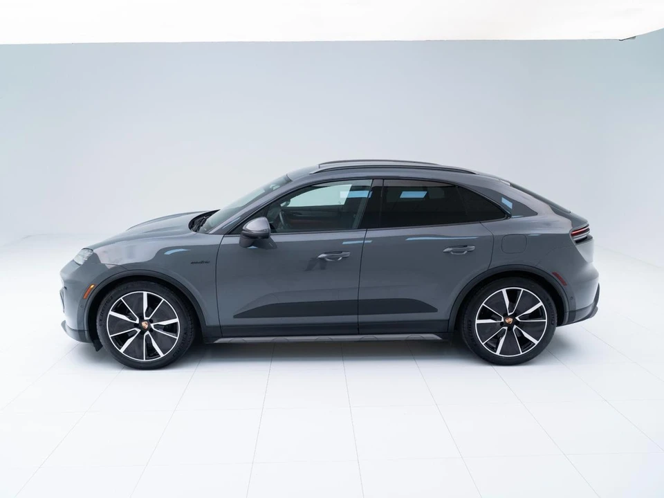 2025 Porsche Macan Electric - Image 3 of 21