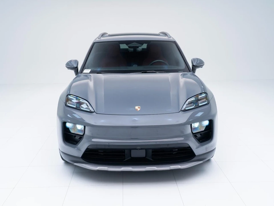 2025 Porsche Macan Electric - Image 7 of 21