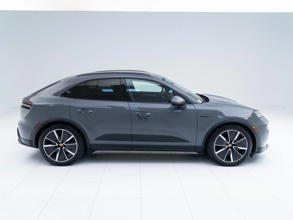 2025 Porsche Macan Electric - Image 9 of 21