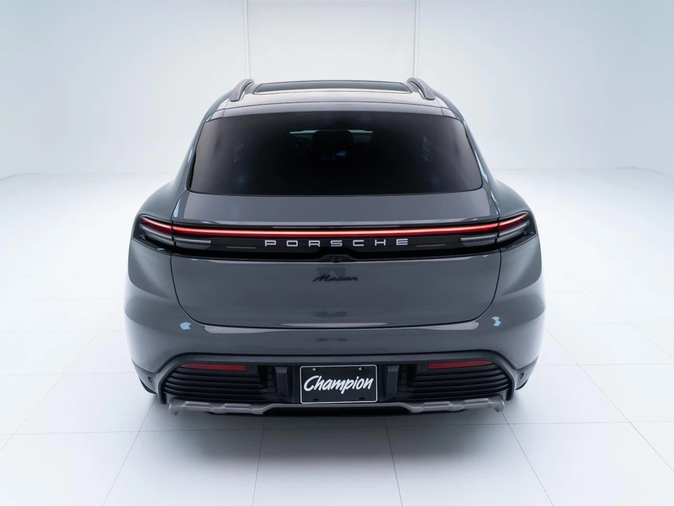 2025 Porsche Macan Electric - Image 11 of 21