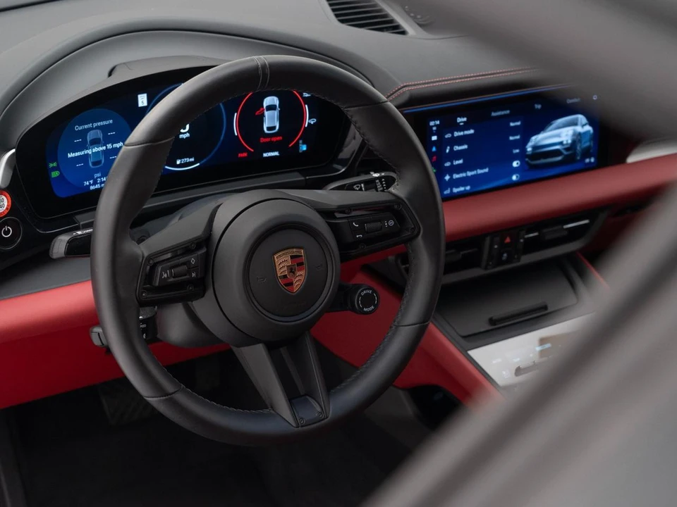 2025 Porsche Macan Electric - Image 21 of 21