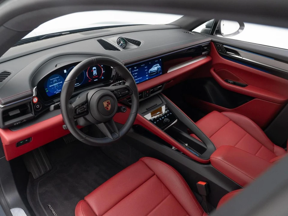 2025 Porsche Macan Electric - Image 5 of 21