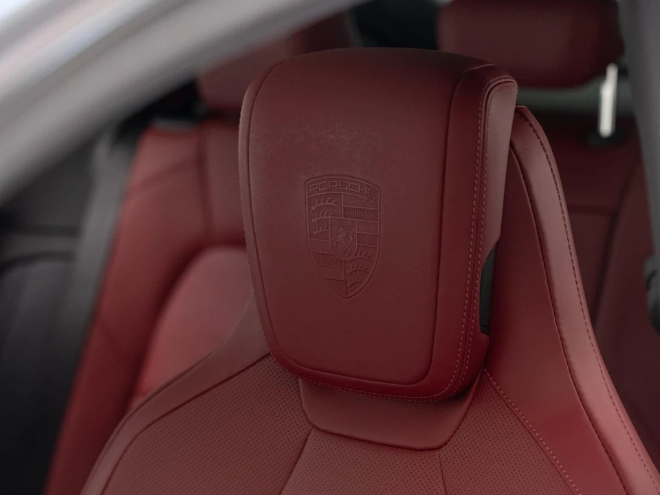 2025 Porsche Macan Electric - Image 20 of 21
