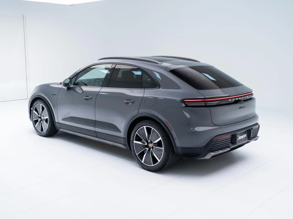 2025 Porsche Macan Electric - Image 4 of 21
