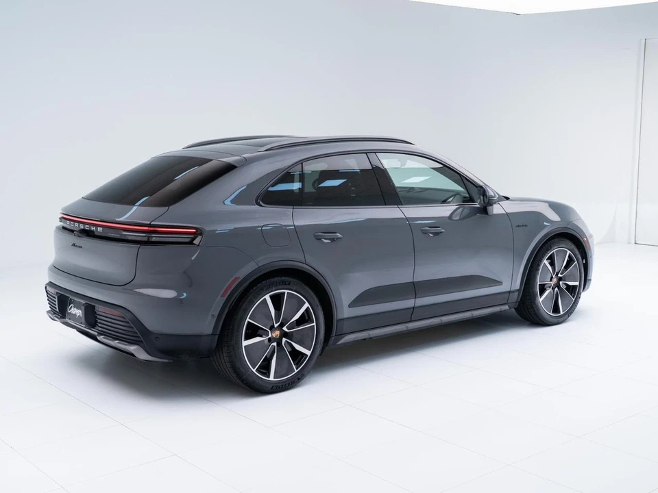 2025 Porsche Macan Electric - Image 10 of 21