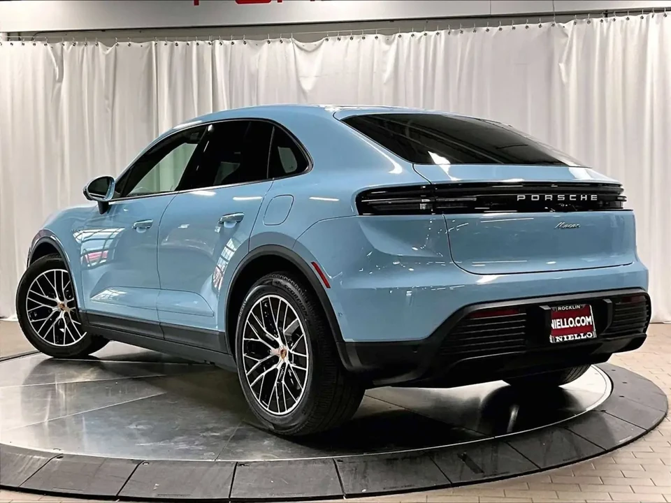 2025 Porsche Macan Electric - Image 3 of 7