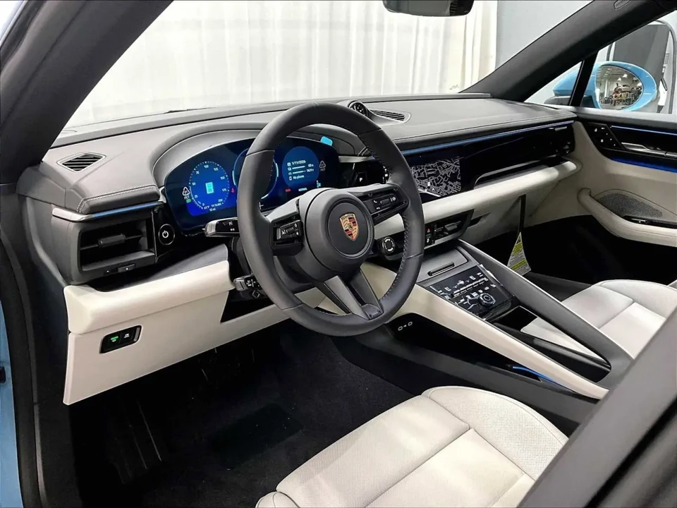 2025 Porsche Macan Electric - Image 4 of 7