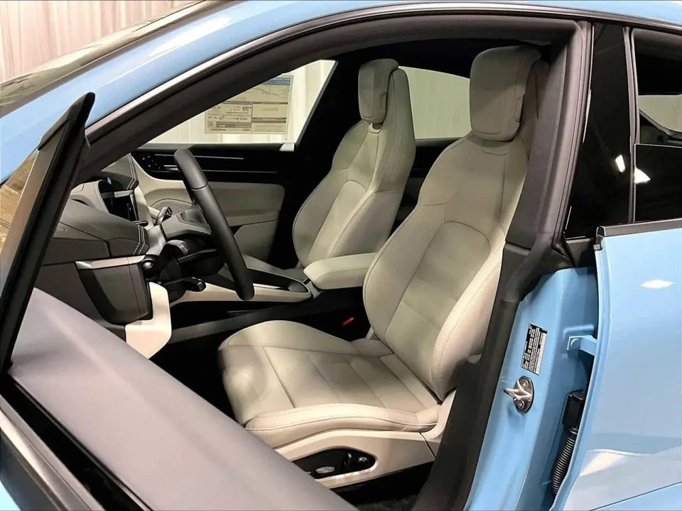 2025 Porsche Macan Electric - Image 5 of 7