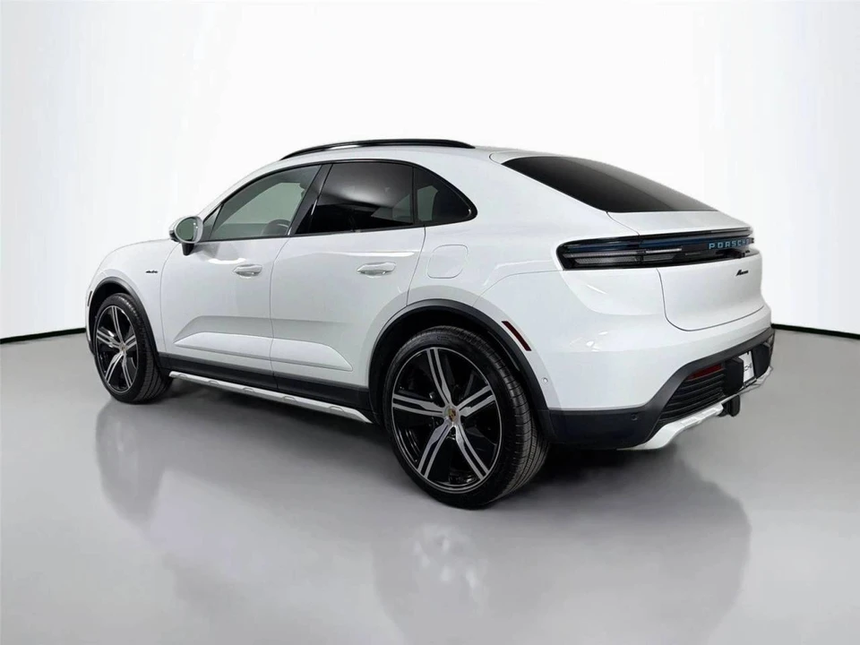 2025 Porsche Macan Electric - Image 3 of 5