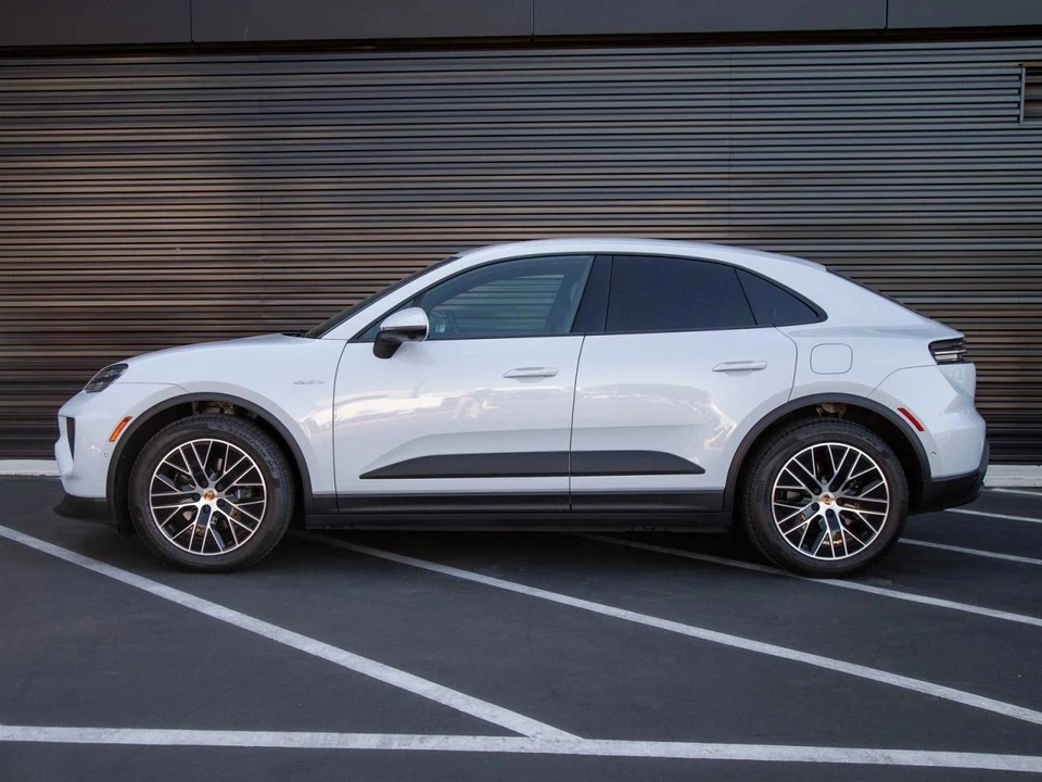 2025 Porsche Macan Electric - Image 2 of 5