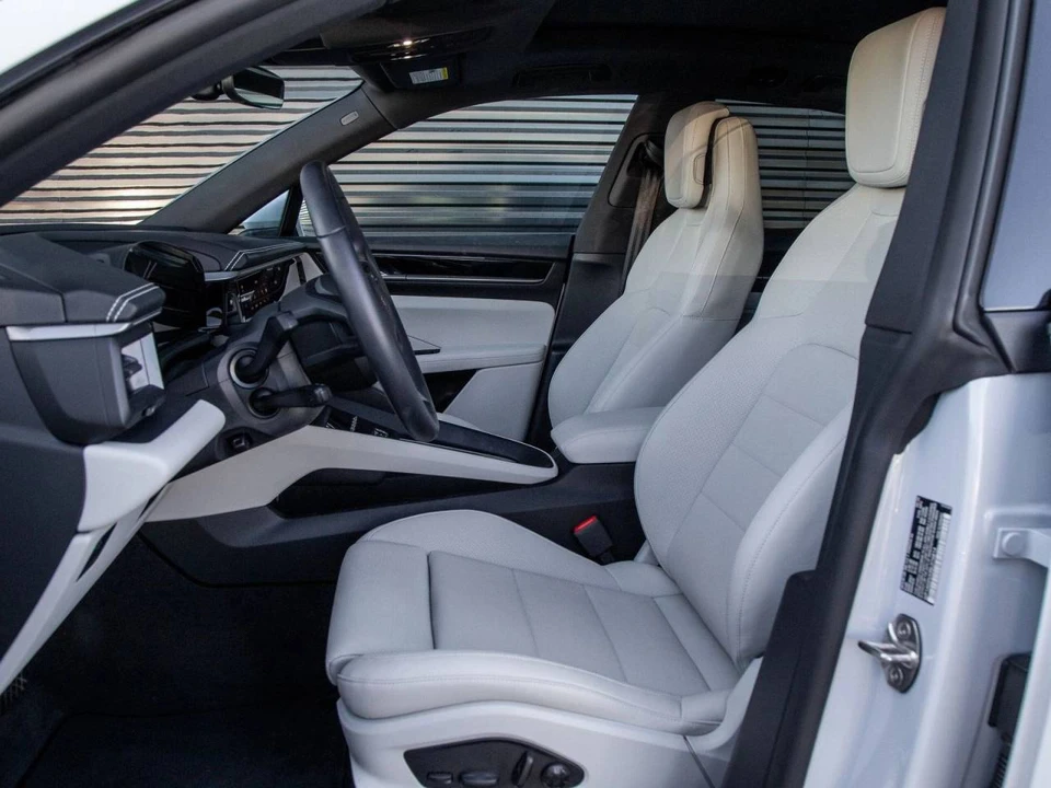 2025 Porsche Macan Electric - Image 5 of 5