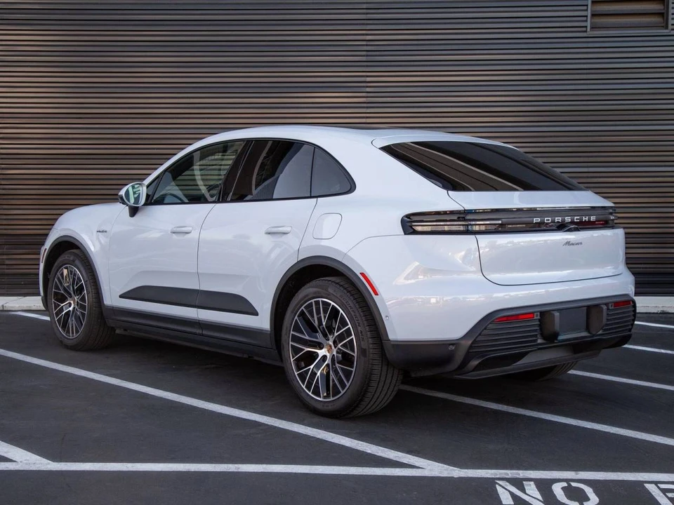 2025 Porsche Macan Electric - Image 3 of 5