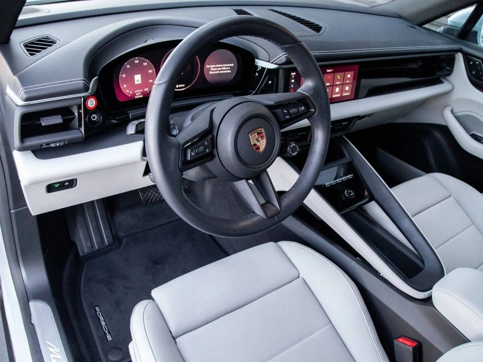 2025 Porsche Macan Electric - Image 4 of 5