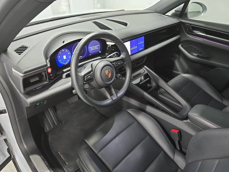2025 Porsche Macan Electric - Image 4 of 5