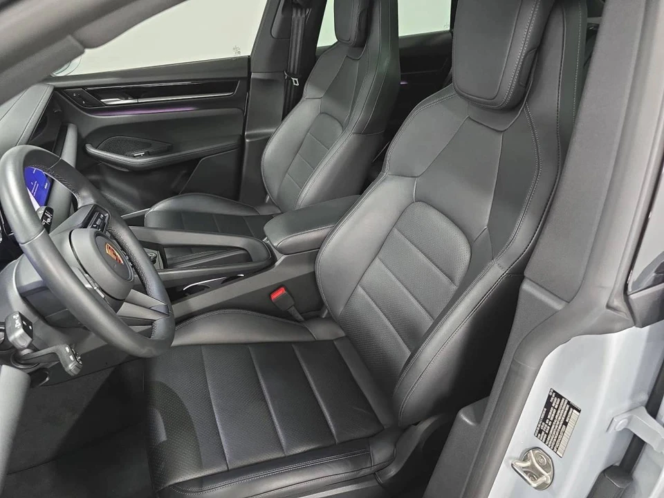 2025 Porsche Macan Electric - Image 5 of 5