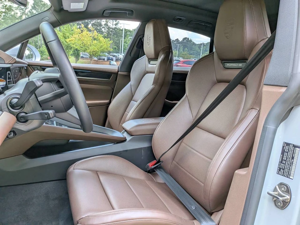 2025 Porsche Macan Electric - Image 5 of 5
